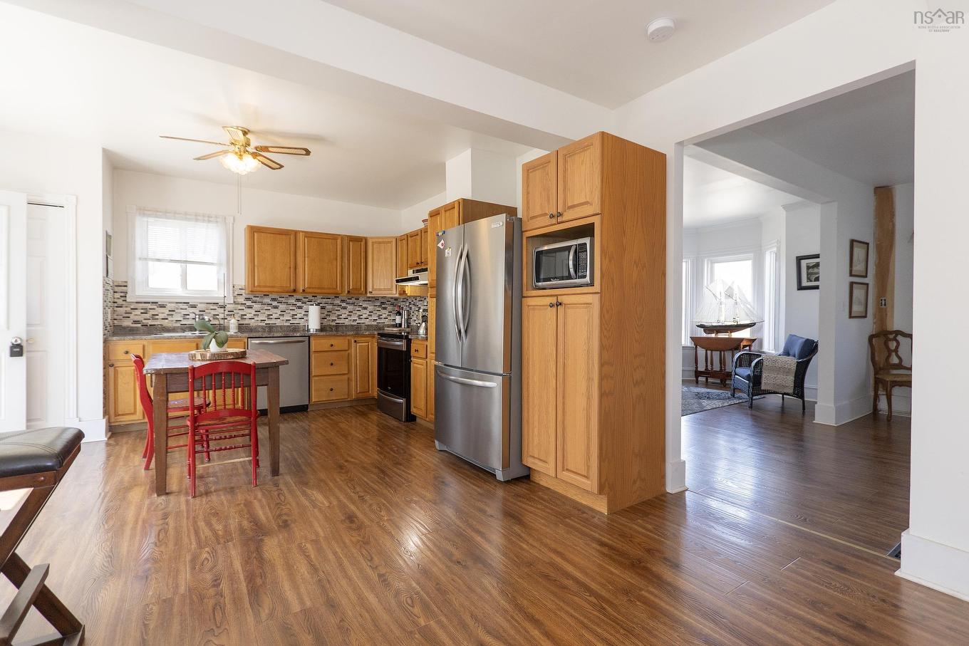 100 Queen Street, Parrsboro, NS