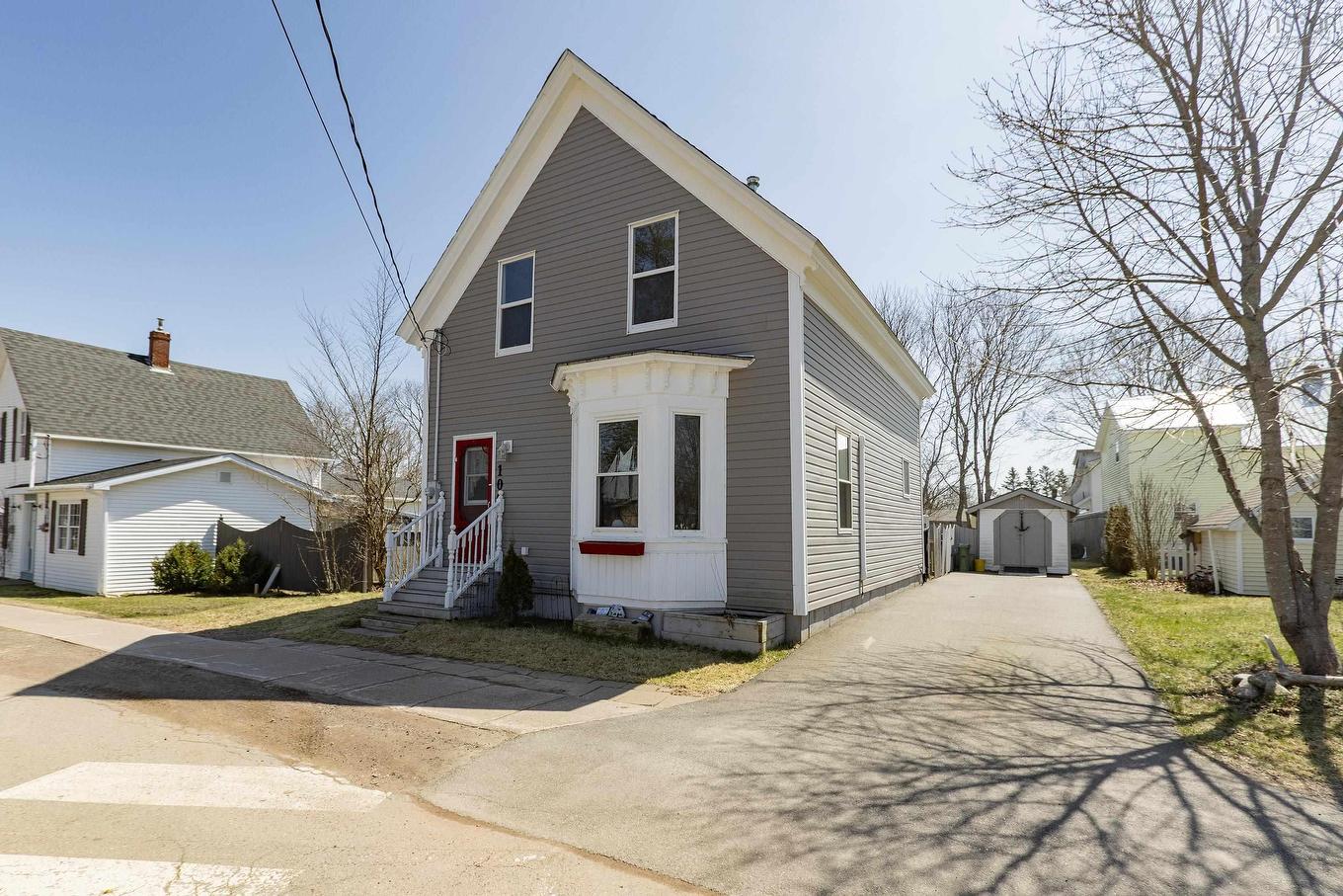 100 Queen Street, Parrsboro, NS