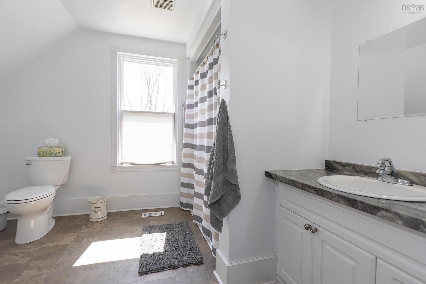 100 Queen Street, Parrsboro, NS