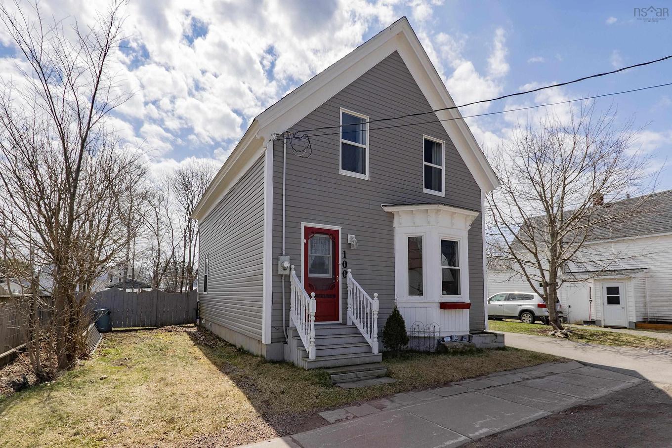 100 Queen Street, Parrsboro, NS