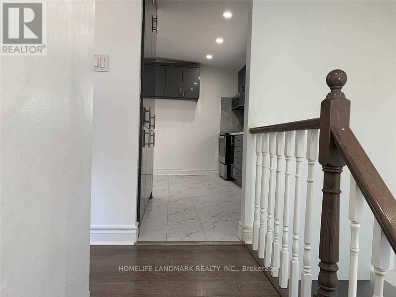 8 Ronaldshay Avenue, Hamilton, ON - Indoor Photo Showing Other Room