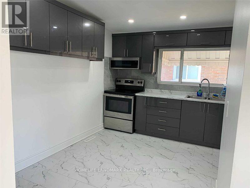 8 Ronaldshay Avenue, Hamilton, ON - Indoor Photo Showing Kitchen
