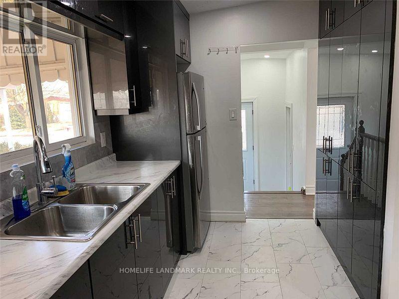 8 Ronaldshay Avenue, Hamilton, ON - Indoor Photo Showing Kitchen With Double Sink
