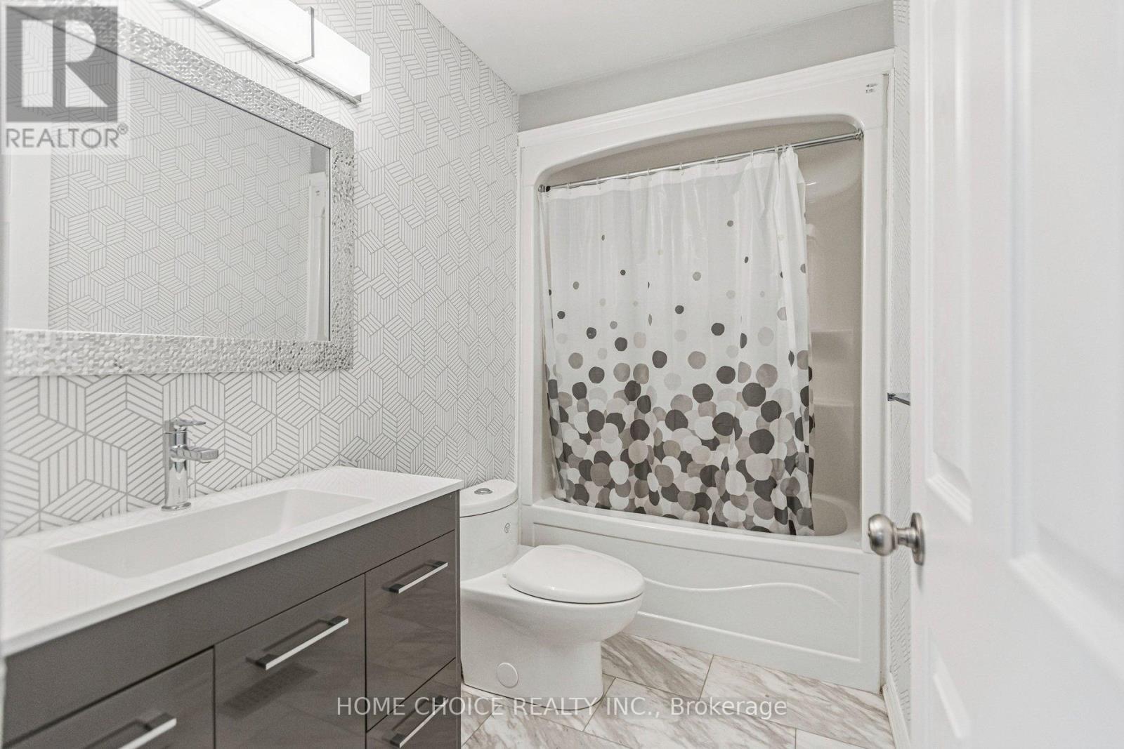 303 Hillcroft Court, Waterloo, ON - Indoor Photo Showing Bathroom