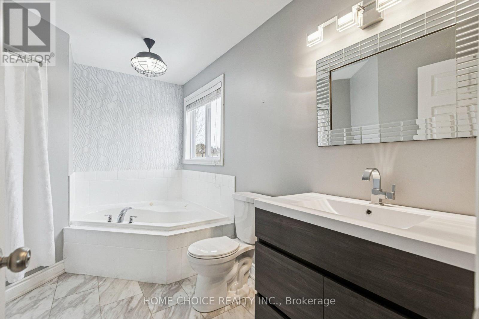 303 Hillcroft Court, Waterloo, ON - Indoor Photo Showing Bathroom