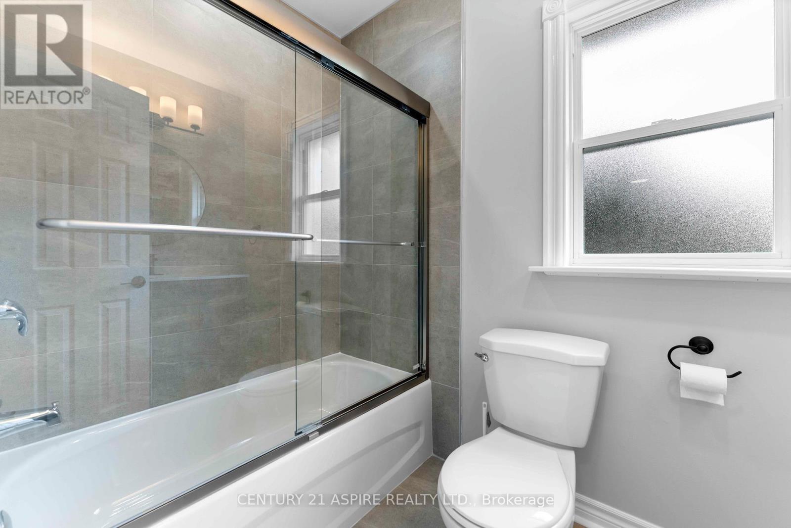 332 Alfred Street, Pembroke, ON - Indoor Photo Showing Bathroom