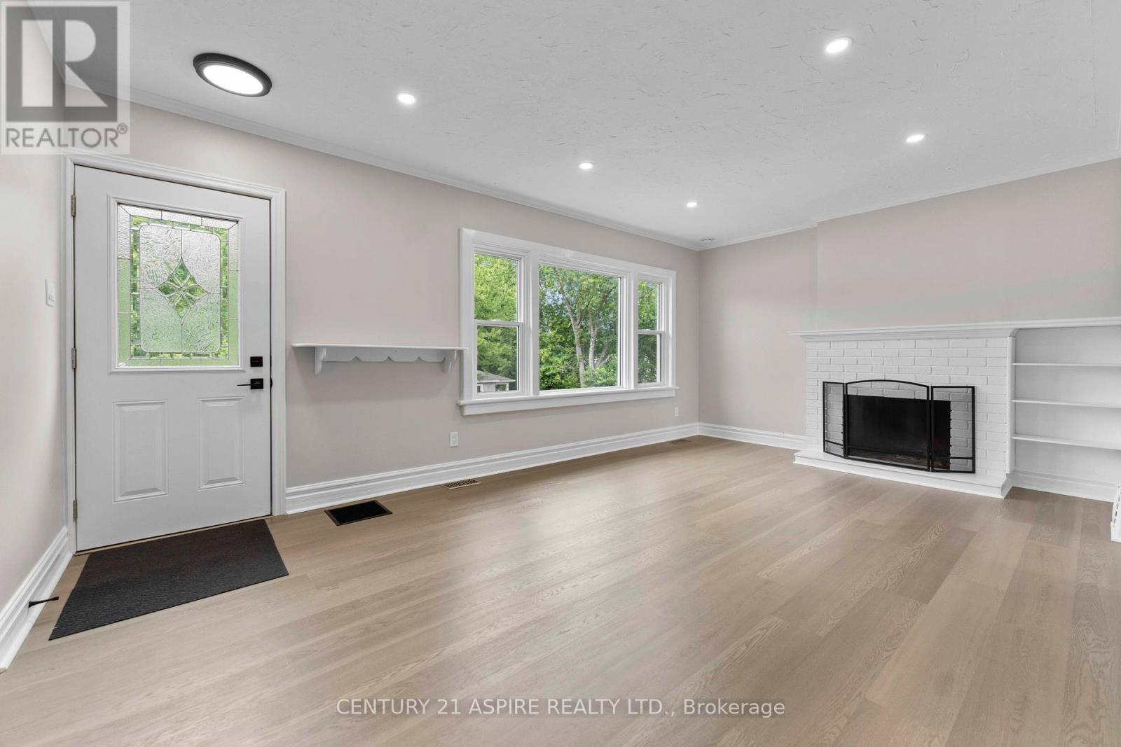 332 Alfred Street, Pembroke, ON - Indoor Photo Showing Living Room With Fireplace
