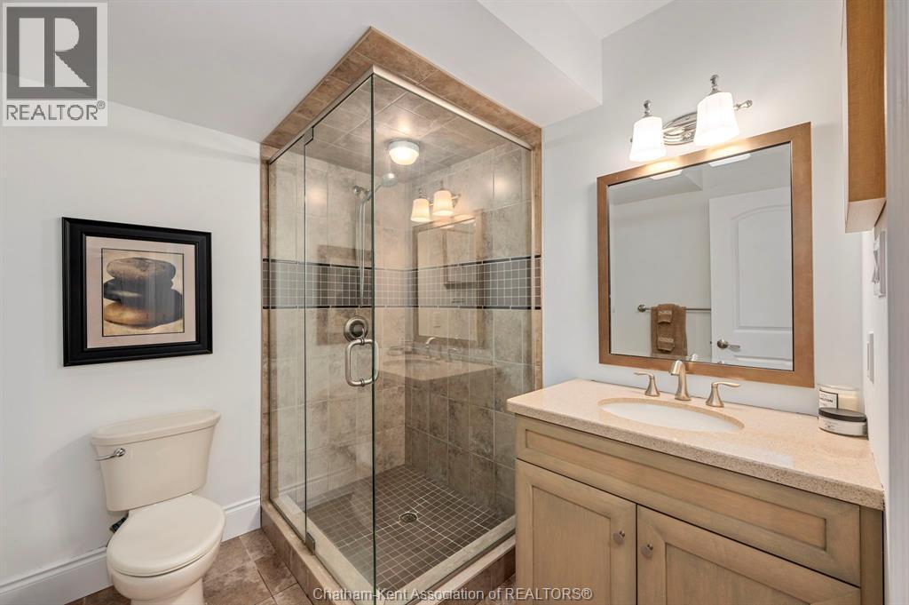 1465 Shore Road, London, ON - Indoor Photo Showing Bathroom