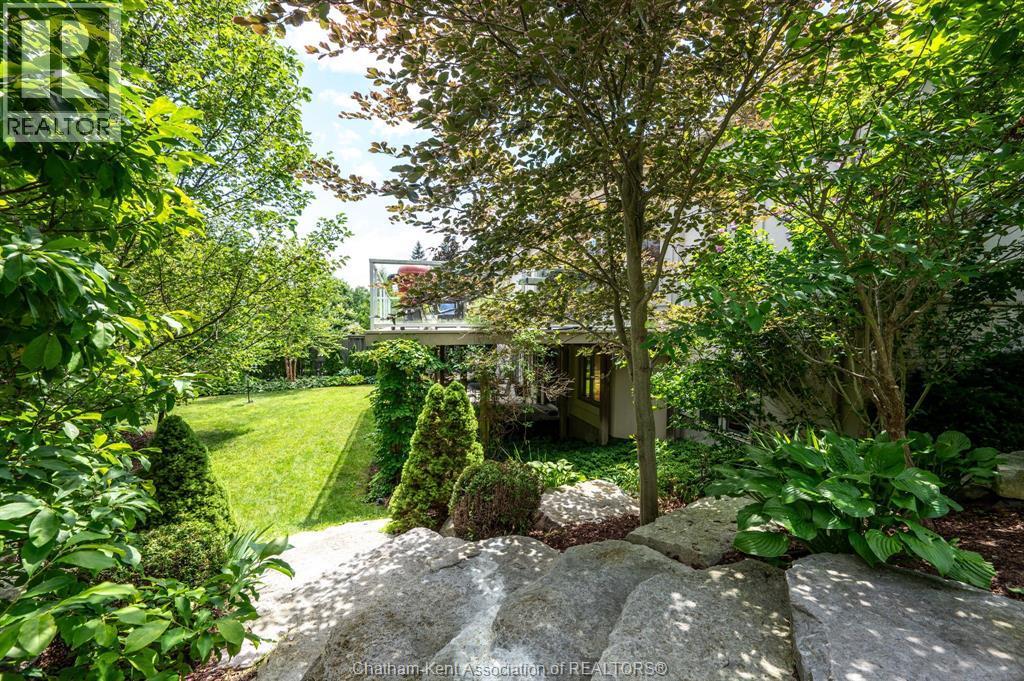 1465 Shore Road, London, ON - Outdoor
