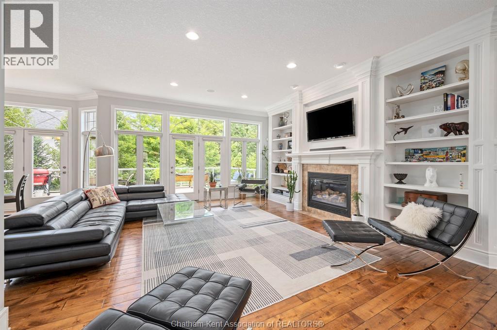 1465 Shore Road, London, ON - Indoor Photo Showing Living Room With Fireplace