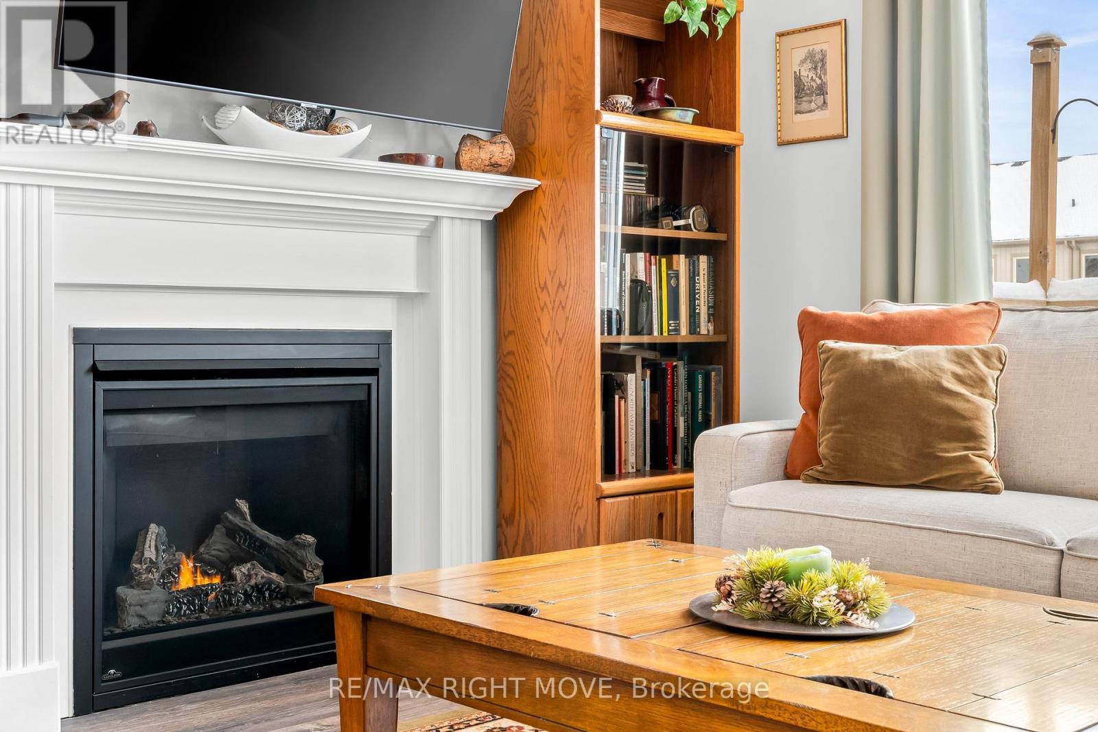 A - 246 James Street E, Orillia, ON - Indoor Photo Showing Living Room With Fireplace