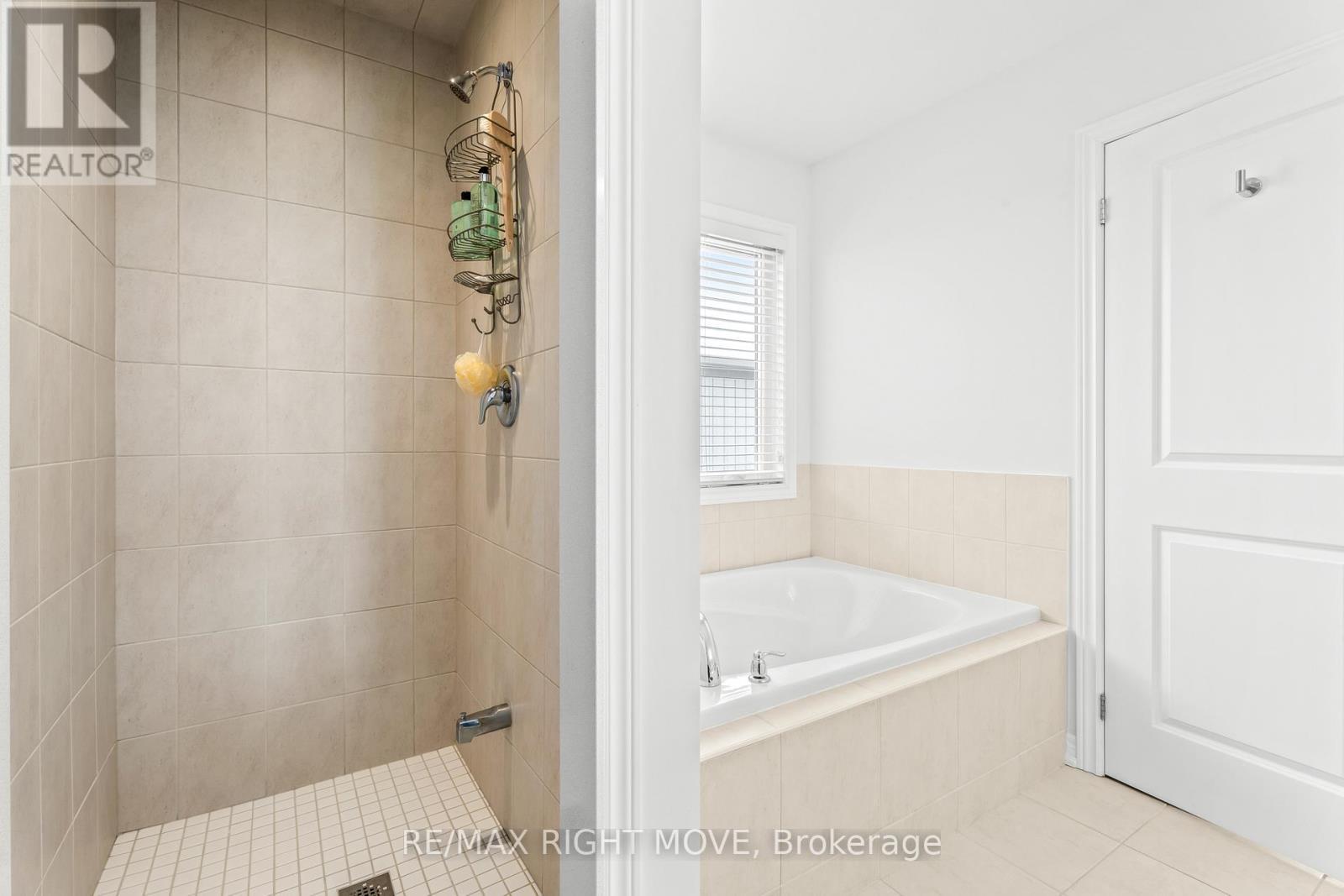 A - 246 James Street E, Orillia, ON - Indoor Photo Showing Bathroom