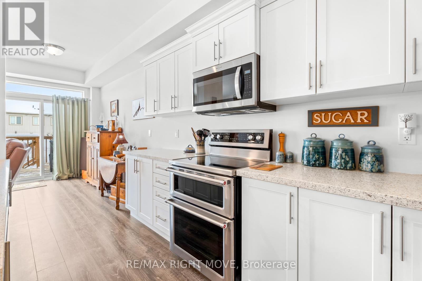 A - 246 James Street E, Orillia, ON - Indoor Photo Showing Kitchen