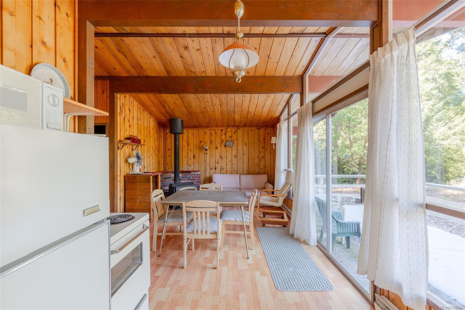 2740 Lakeview Rd, Qualicum Beach, BC