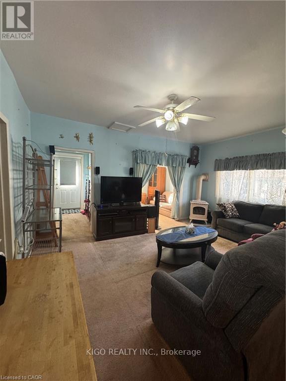 115 Diagonal Road, North Huron, ON - Indoor Photo Showing Living Room