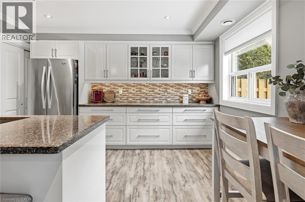 469 Claridge Road Unit# 6, Burlington, ON - Indoor Photo Showing Kitchen With Upgraded Kitchen