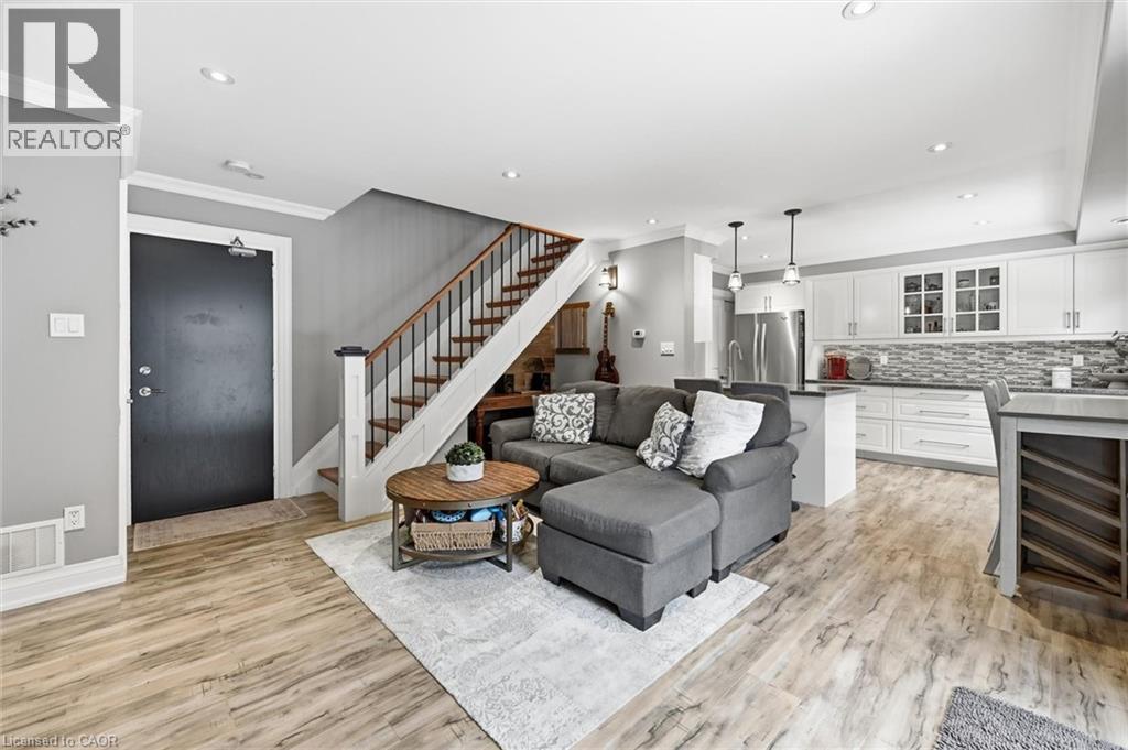 469 Claridge Road Unit# 6, Burlington, ON - Indoor Photo Showing Living Room