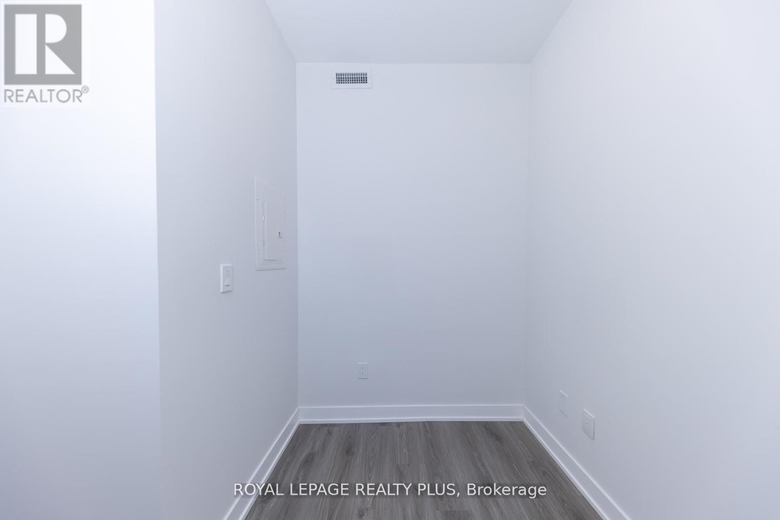 1710 - 430 Square One Drive, Mississauga, ON - Indoor Photo Showing Other Room