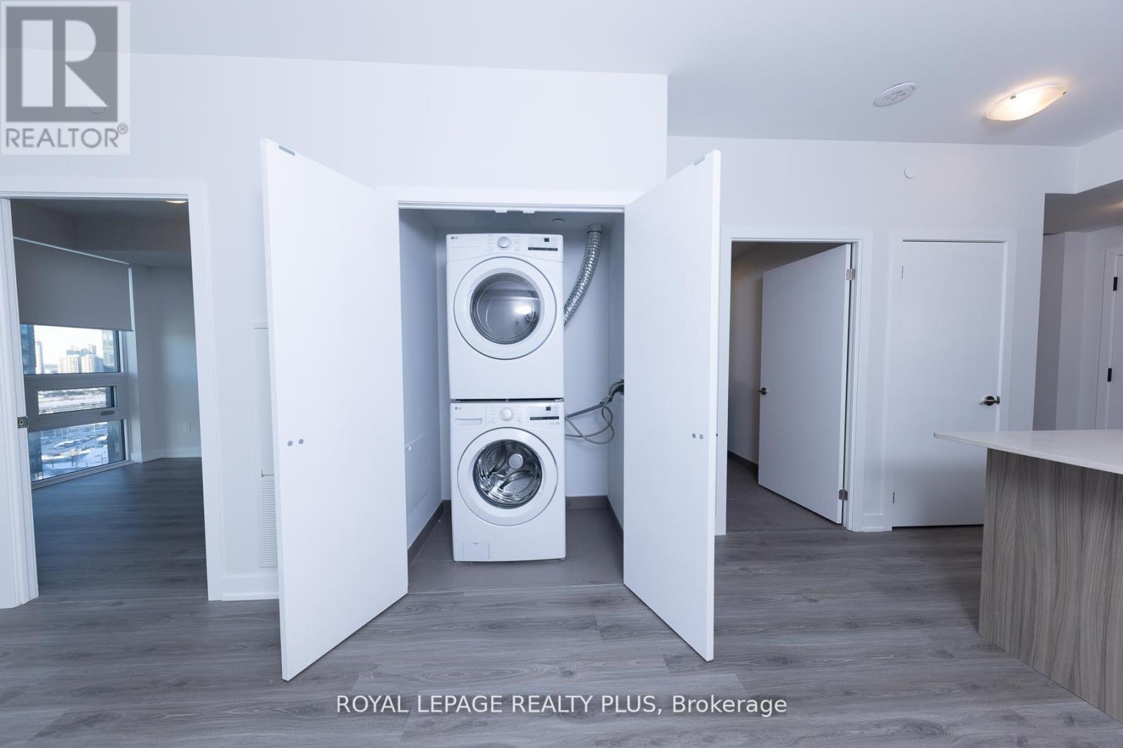 1710 - 430 Square One Drive, Mississauga, ON - Indoor Photo Showing Laundry Room