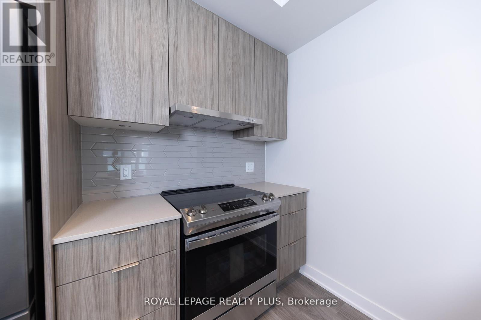 1710 - 430 Square One Drive, Mississauga, ON - Indoor Photo Showing Kitchen
