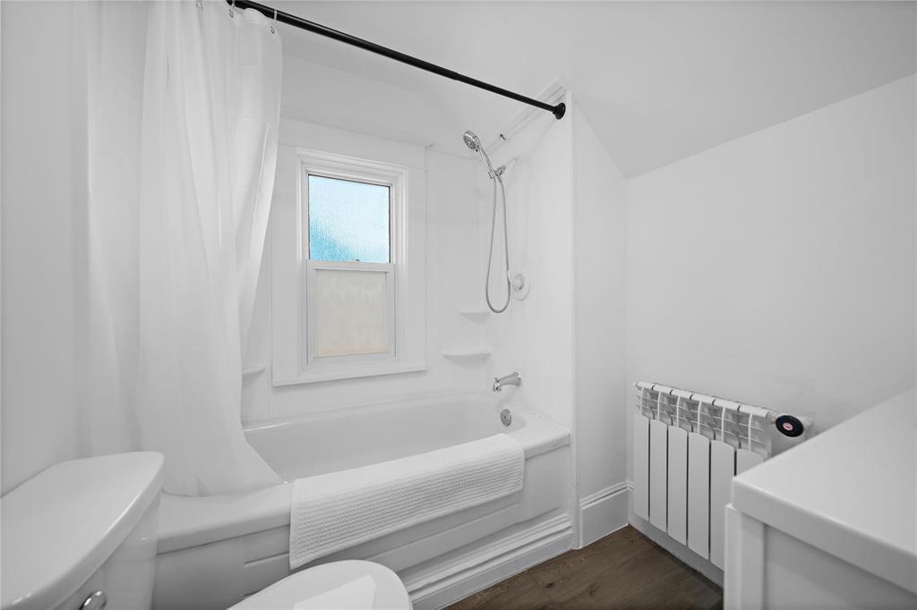 660 Machray Avenue, Winnipeg, MB - Indoor Photo Showing Bathroom