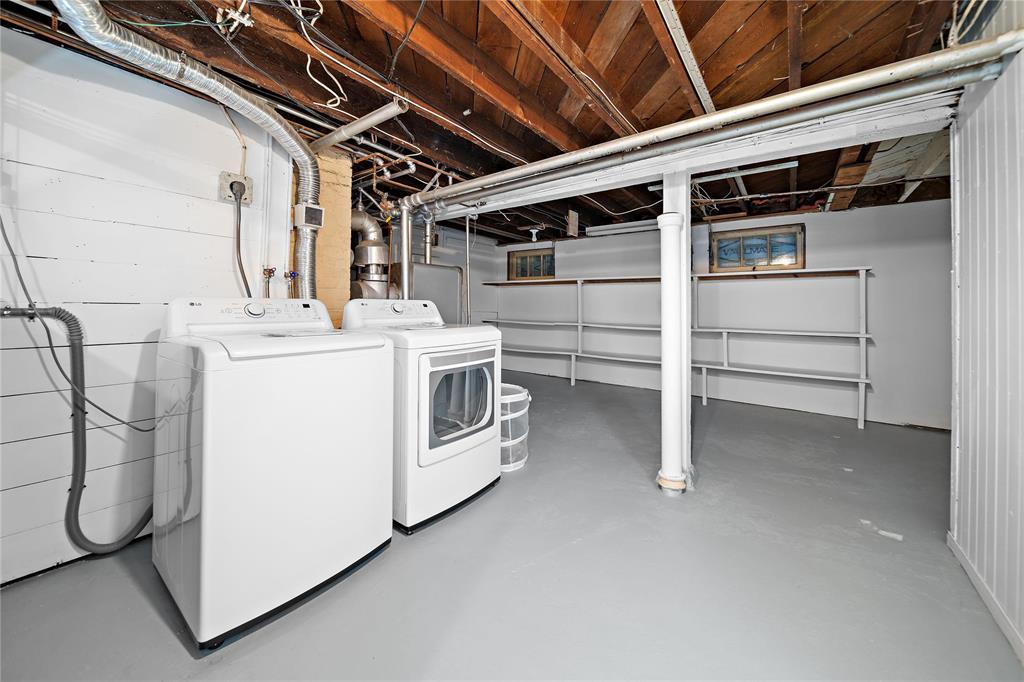 660 Machray Avenue, Winnipeg, MB - Indoor Photo Showing Laundry Room