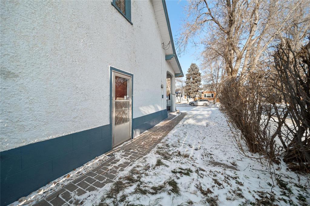 660 Machray Avenue, Winnipeg, MB - Outdoor