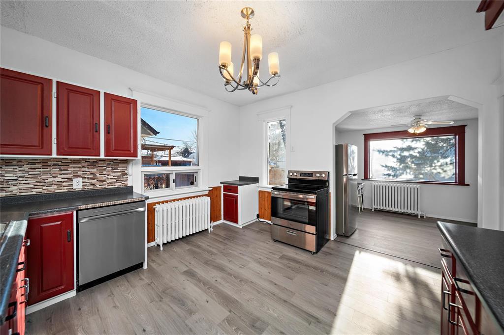 660 Machray Avenue, Winnipeg, MB - Indoor Photo Showing Kitchen