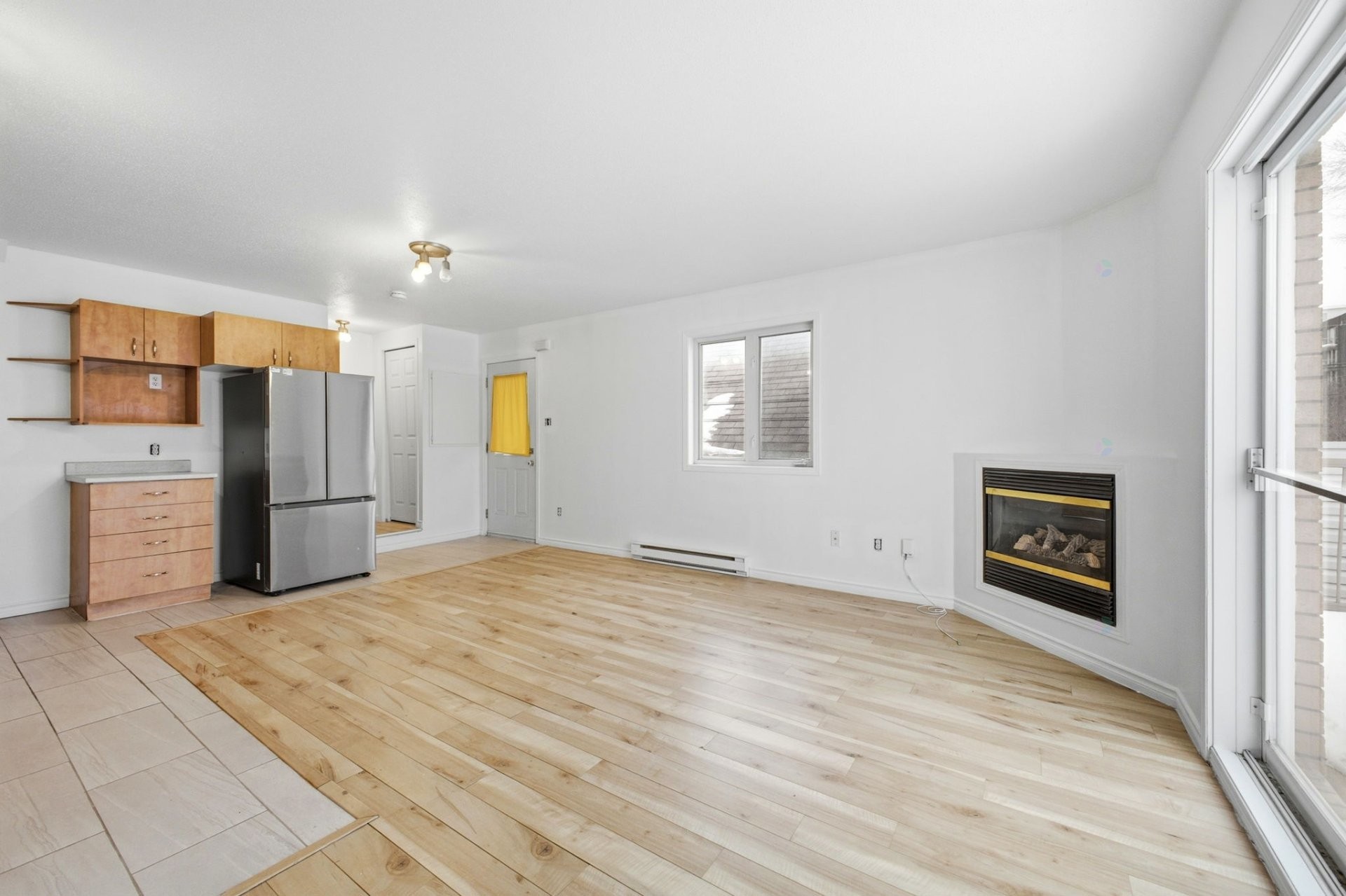 Vue d'ensemble - C-321 Rue Champlain, Gatineau (Hull), QC - Indoor With Fireplace