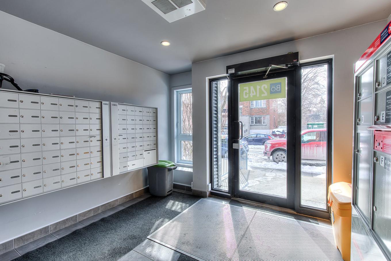 Hall d'entrée/Vestibule - 209-2145 Rue St-Clément, Montréal (Mercier/Hochelaga-Maisonneuve), QC - Indoor Photo Showing Other Room
