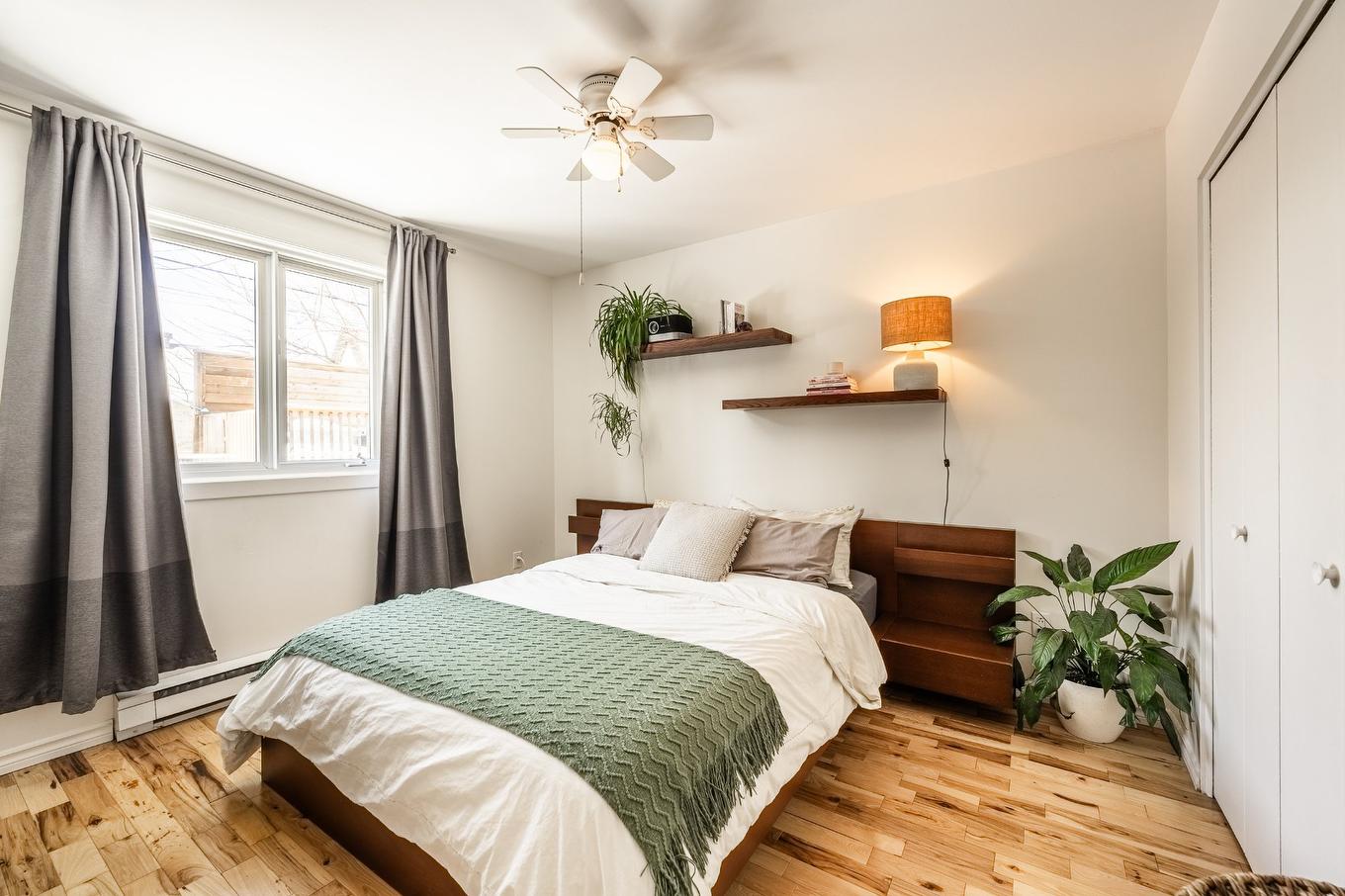Chambre à coucher - 412 Boul. St-Joseph, Sainte-Julie, QC - Indoor Photo Showing Bedroom