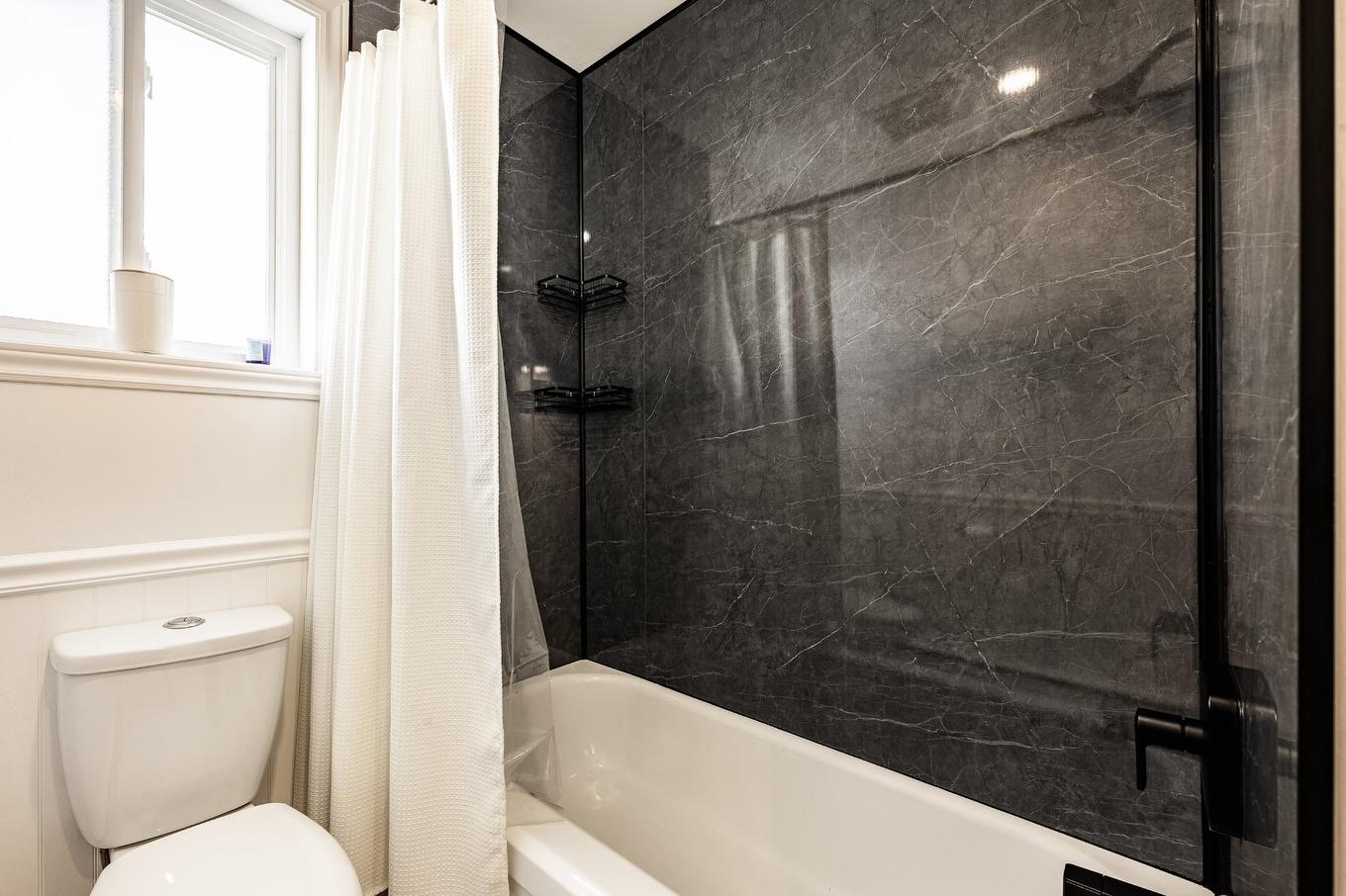 Salle de bains - 412 Boul. St-Joseph, Sainte-Julie, QC - Indoor Photo Showing Bathroom