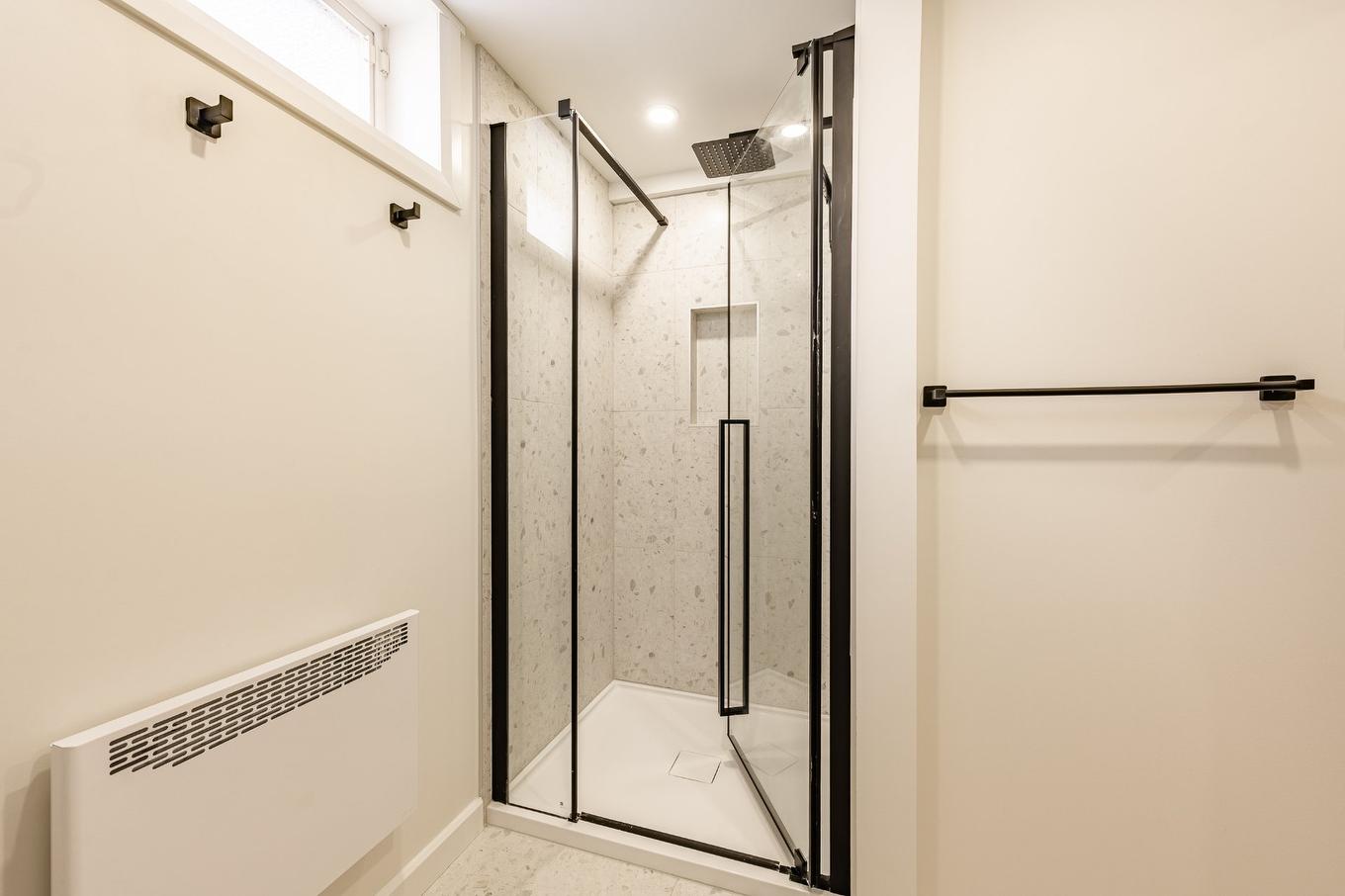 Salle de bains - 412 Boul. St-Joseph, Sainte-Julie, QC - Indoor