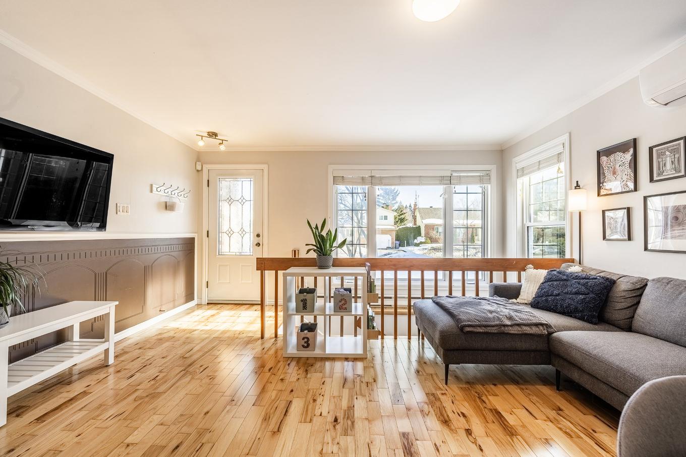 Vue d'ensemble - 412 Boul. St-Joseph, Sainte-Julie, QC - Indoor Photo Showing Living Room