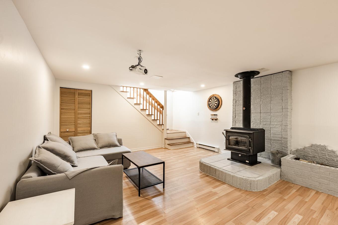 Salle familiale - 412 Boul. St-Joseph, Sainte-Julie, QC - Indoor Photo Showing Living Room With Fireplace
