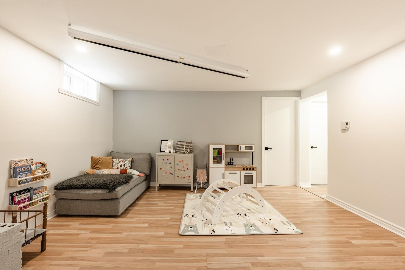 Salle de jeux - 412 Boul. St-Joseph, Sainte-Julie, QC - Indoor