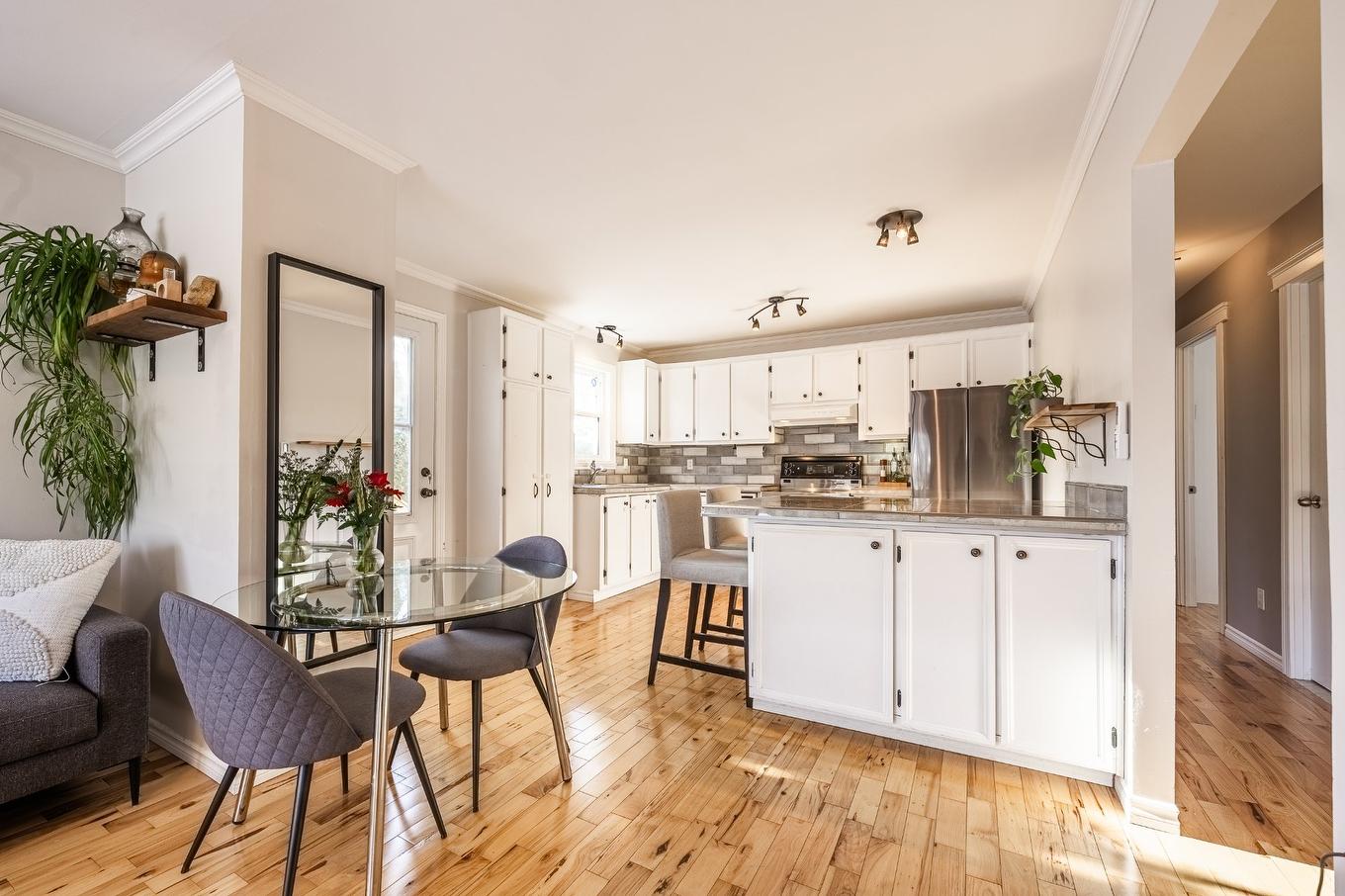 Salle à manger - 412 Boul. St-Joseph, Sainte-Julie, QC - Indoor