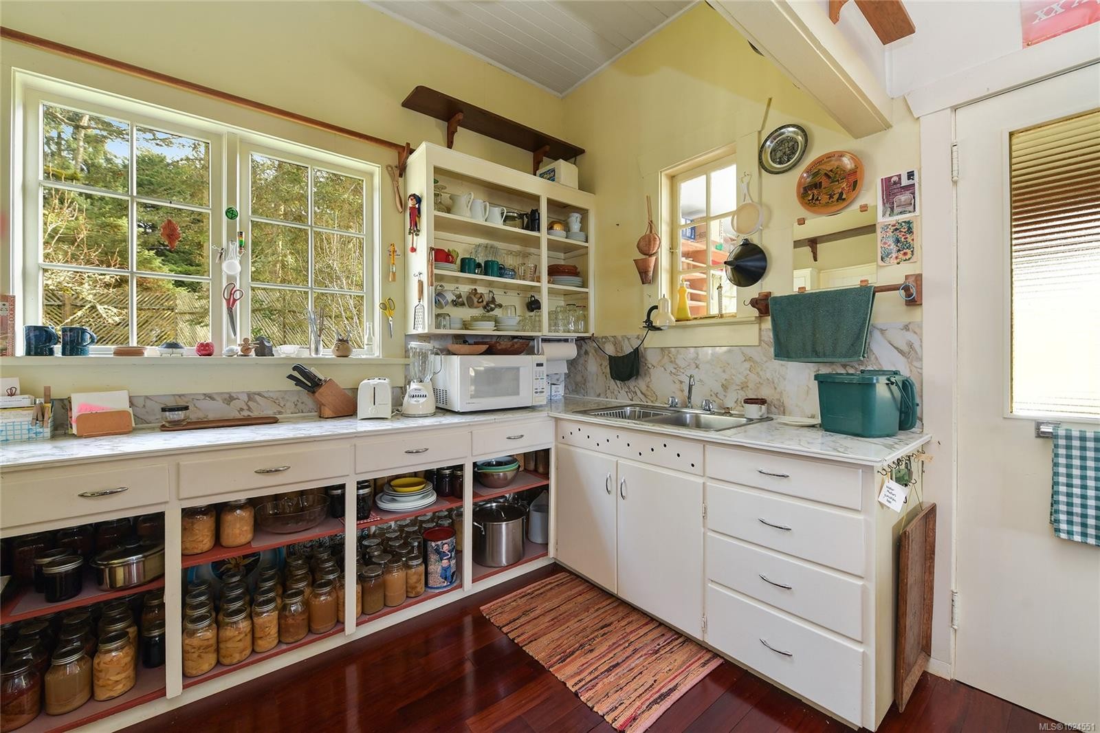 417 Sunset Pl, Mayne Island, BC