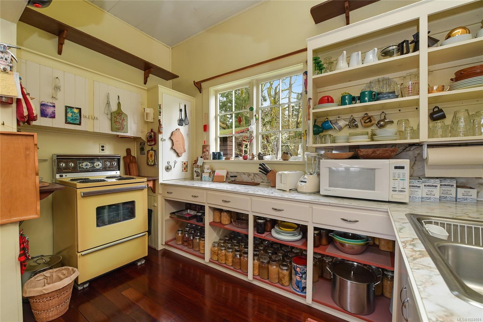 417 Sunset Pl, Mayne Island, BC