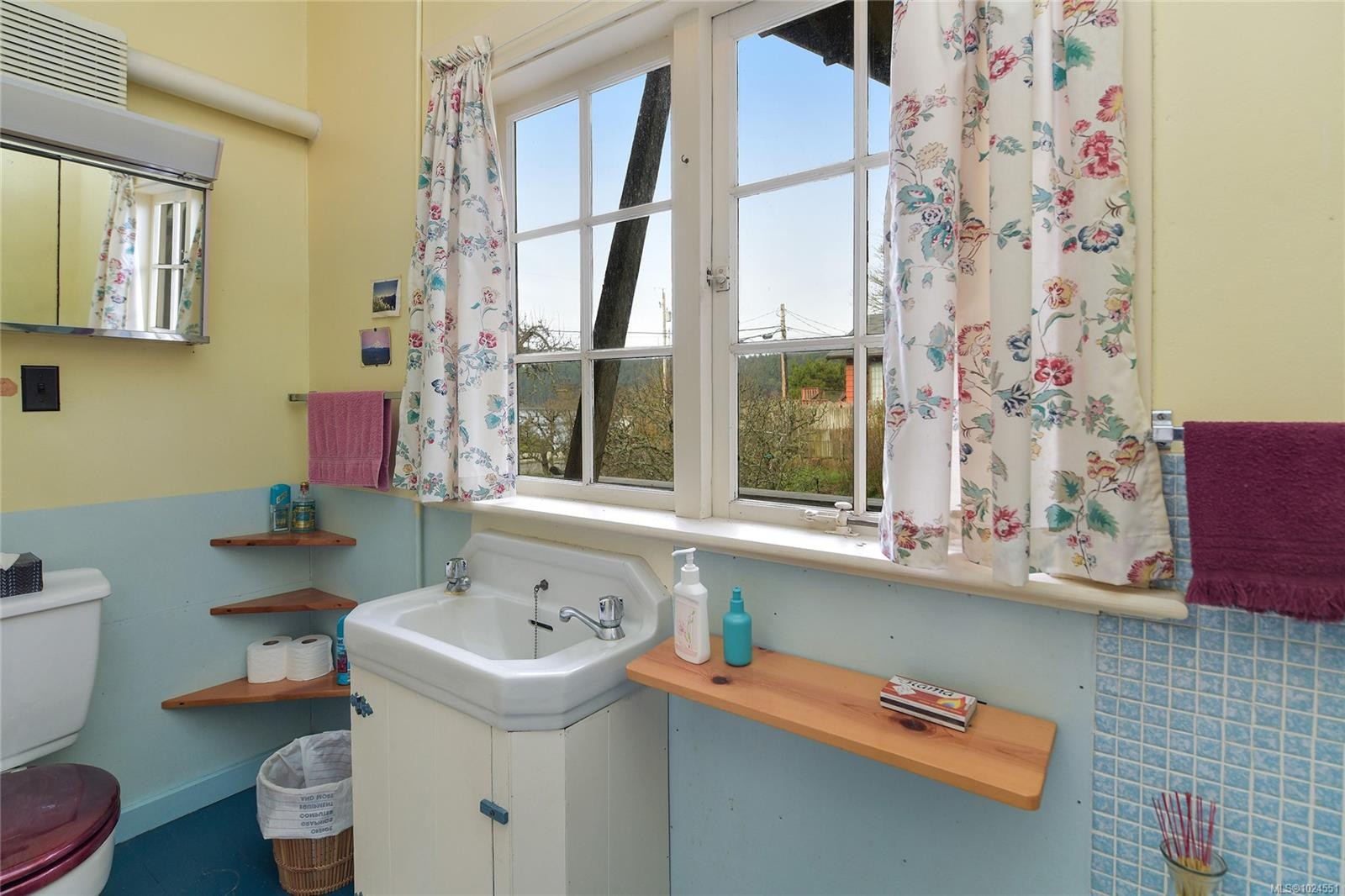 417 Sunset Pl, Mayne Island, BC