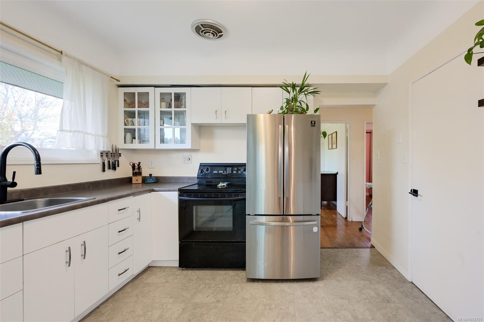 1680 Sheridan Ave, Saanich, BC