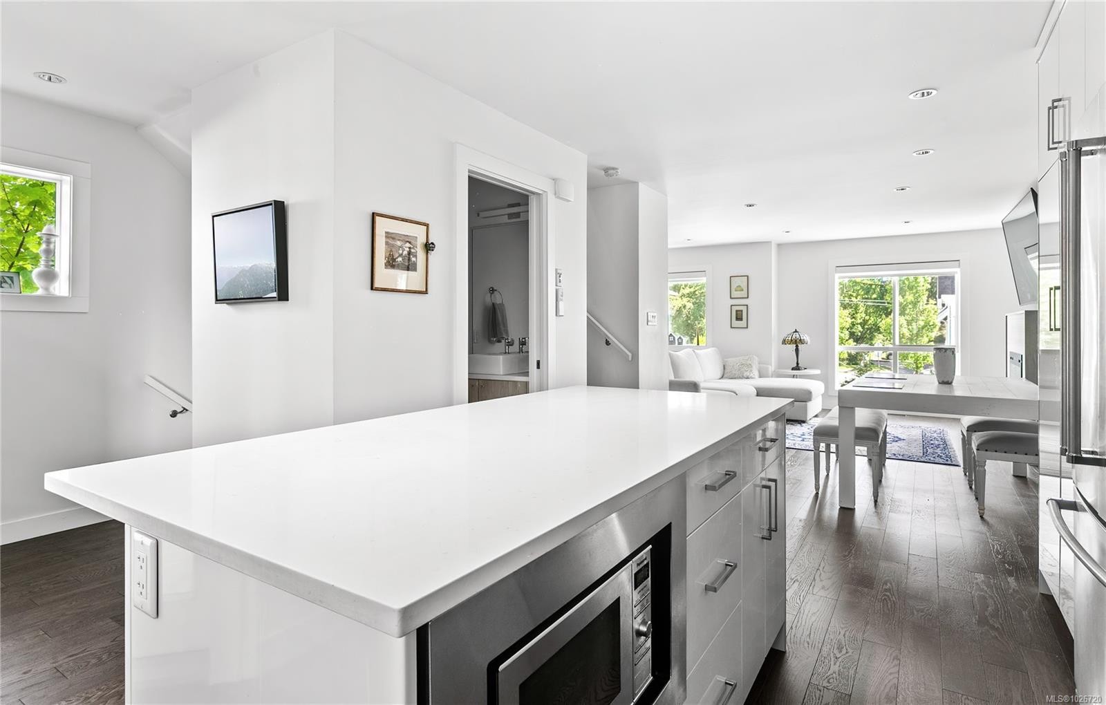 7-1032 Cloverdale Ave, Saanich, BC