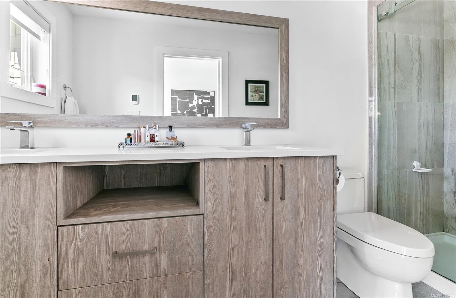 7-1032 Cloverdale Ave, Saanich, BC