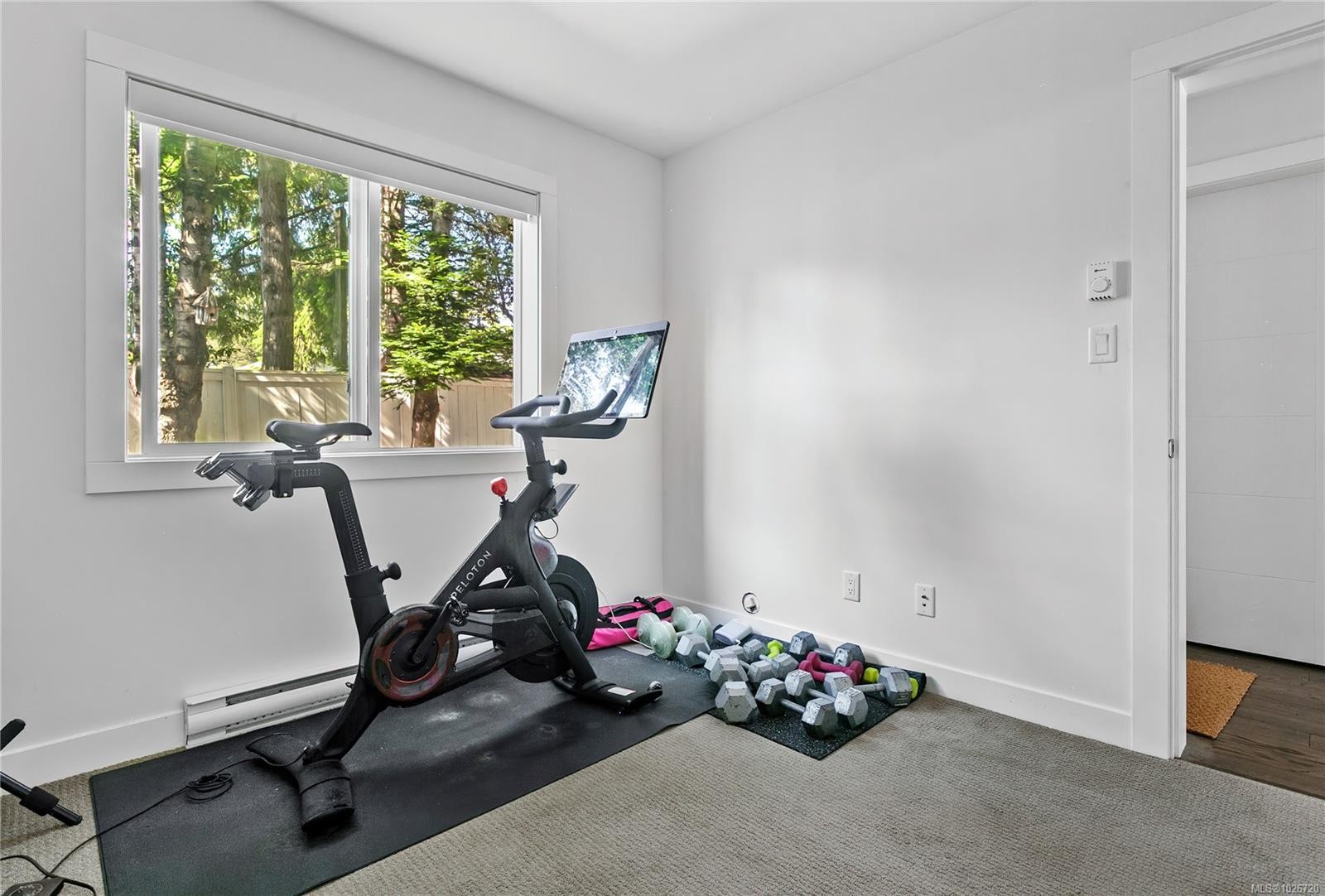 7-1032 Cloverdale Ave, Saanich, BC