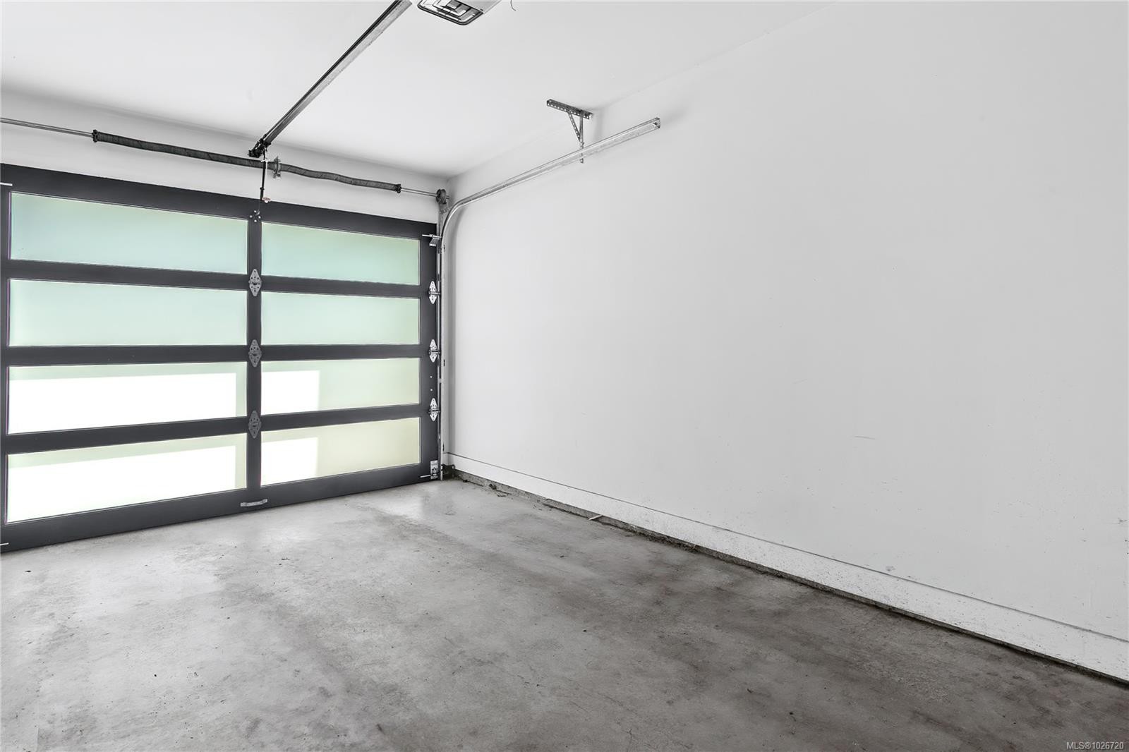 7-1032 Cloverdale Ave, Saanich, BC