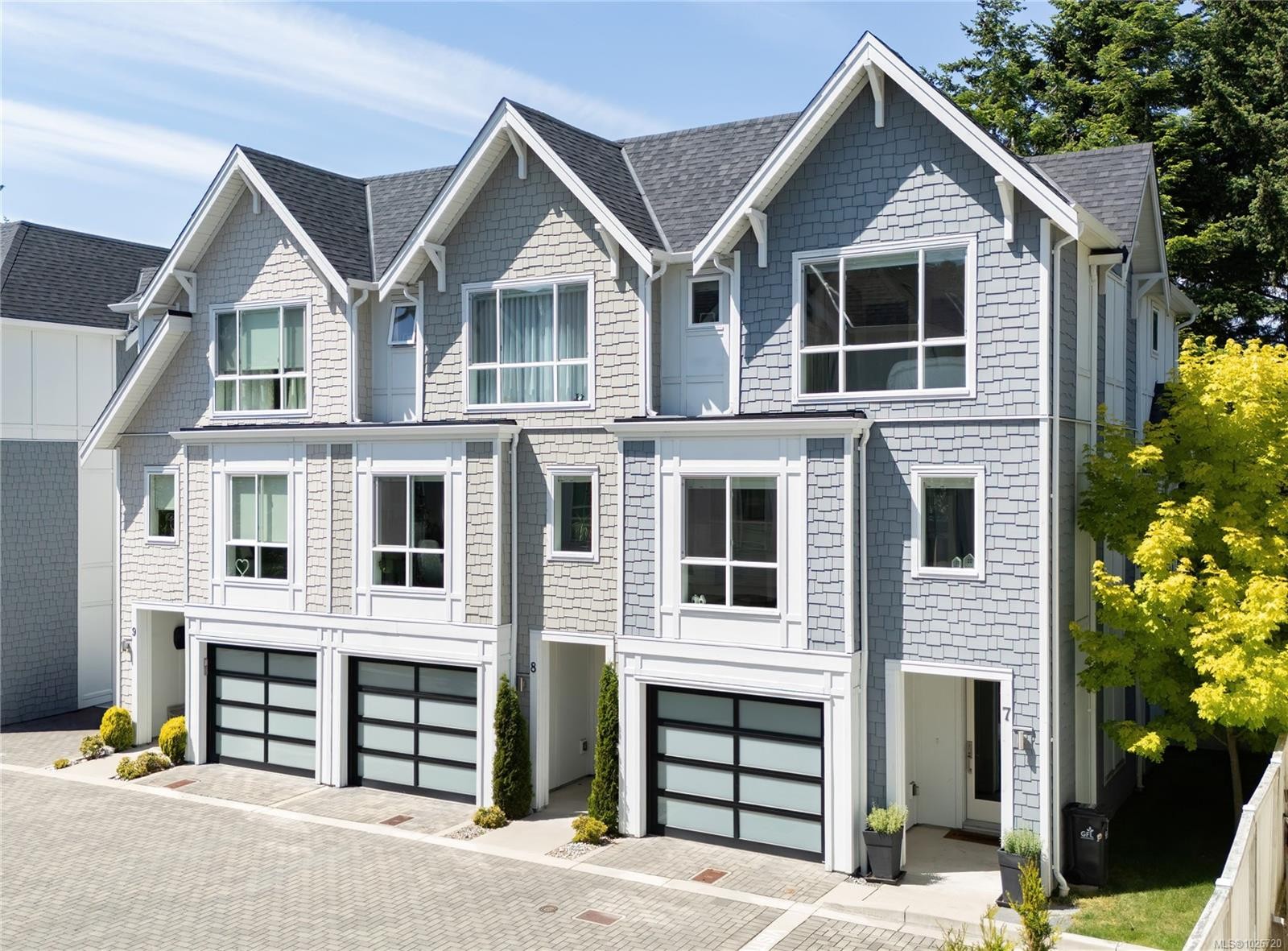 7-1032 Cloverdale Ave, Saanich, BC