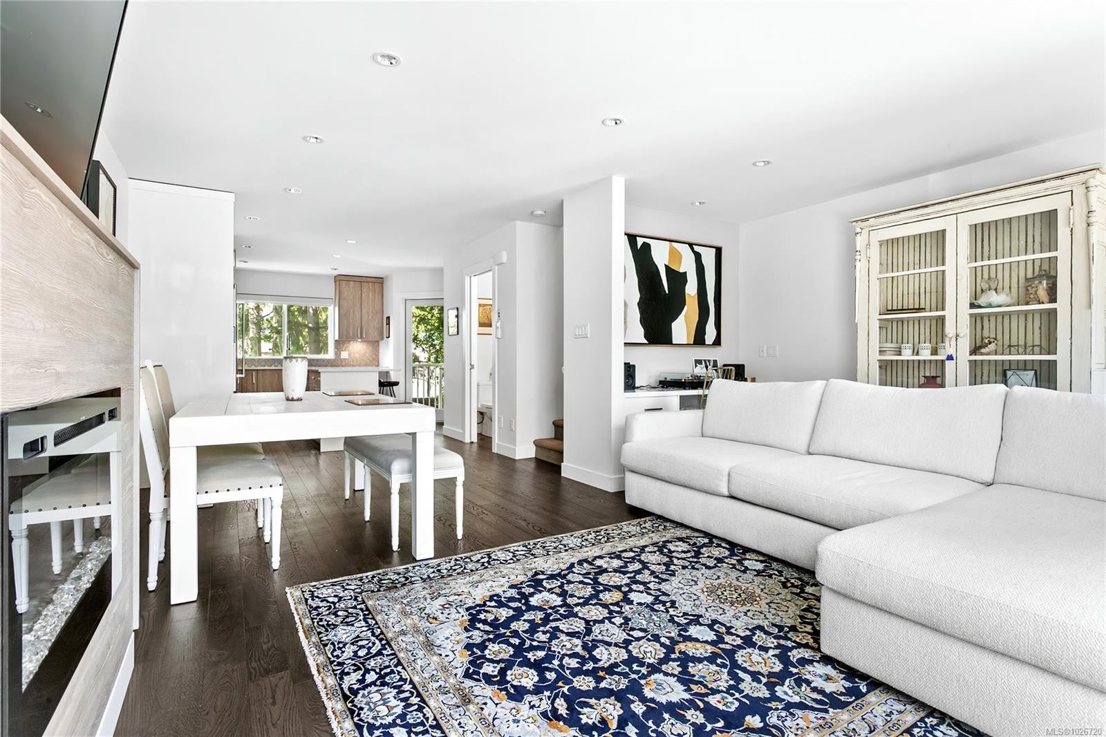 7-1032 Cloverdale Ave, Saanich, BC