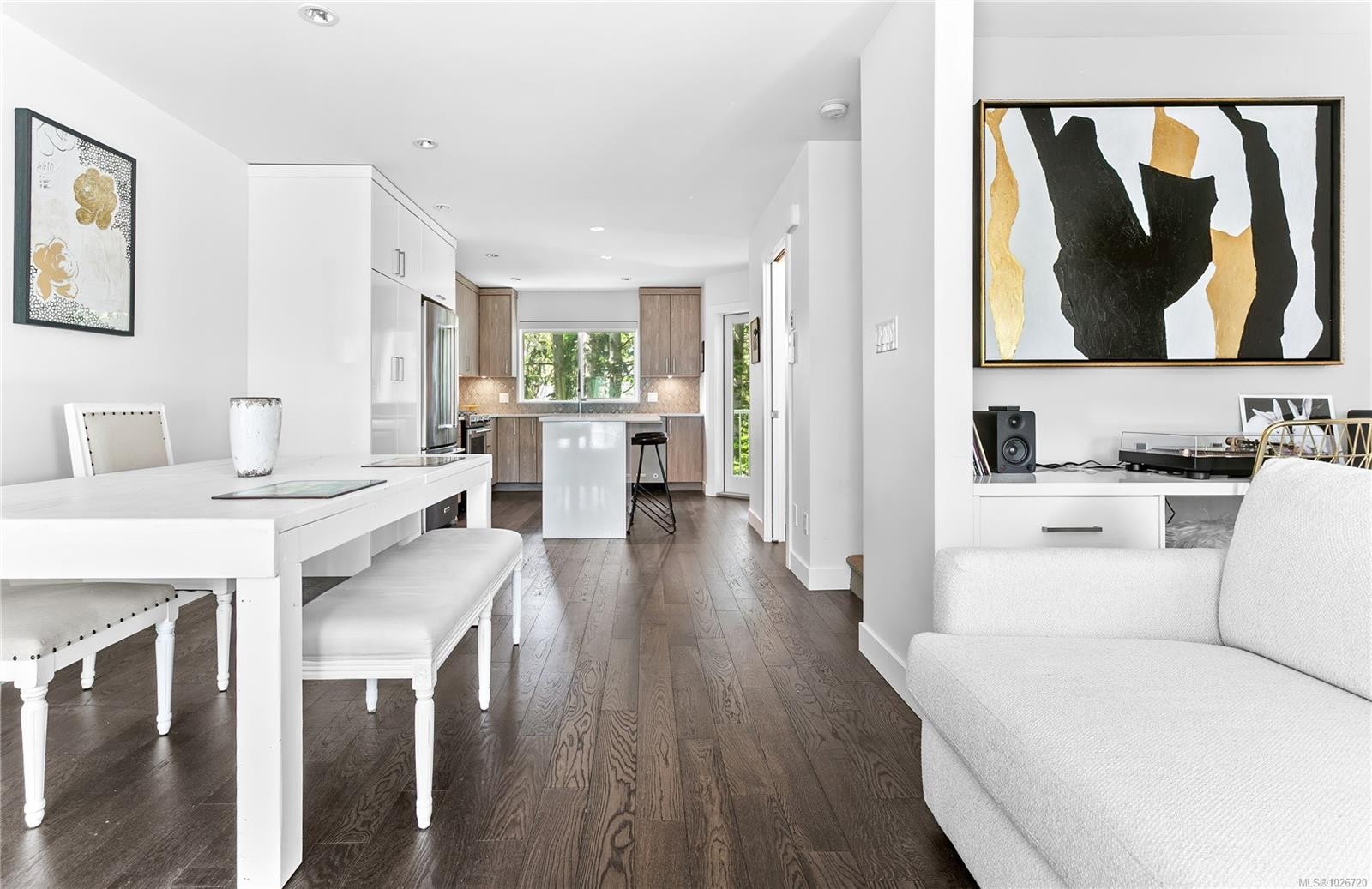 7-1032 Cloverdale Ave, Saanich, BC