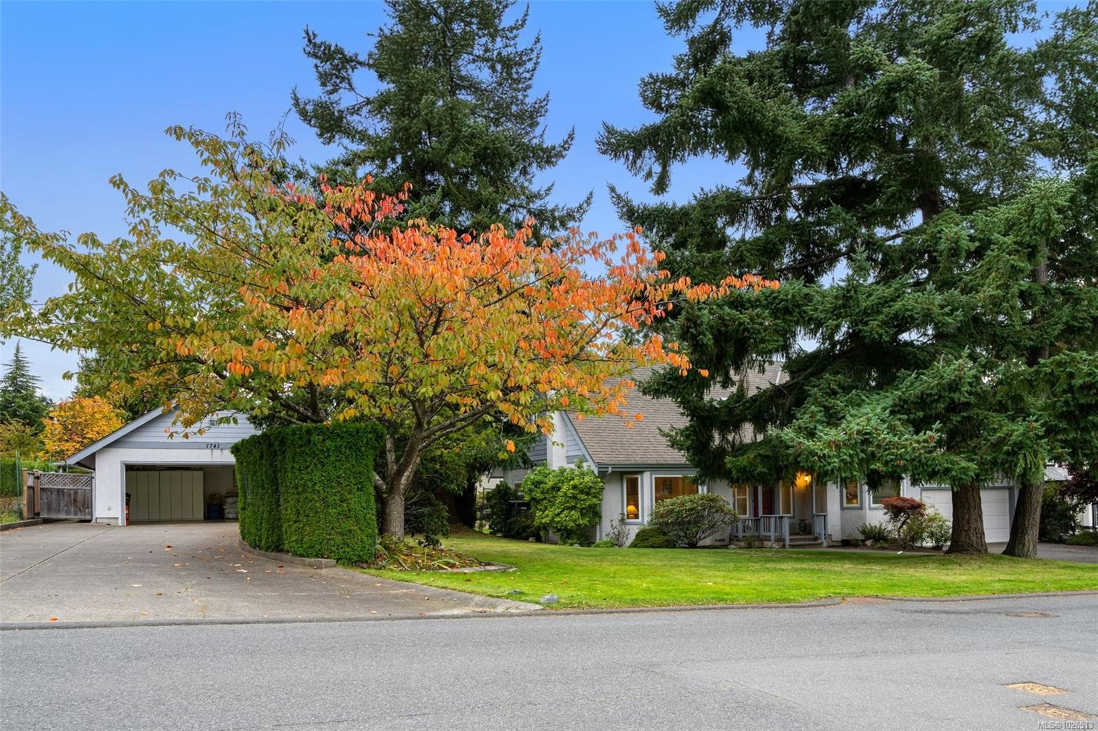 1741 Barrie Rd, Saanich, BC