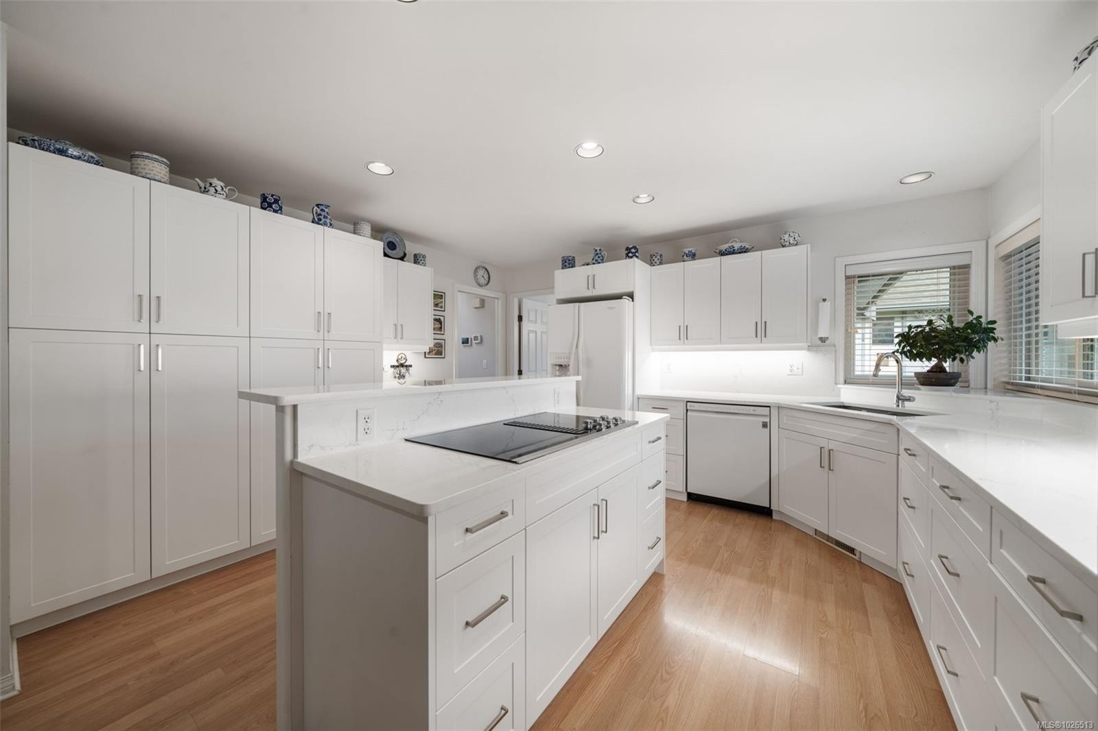 1741 Barrie Rd, Saanich, BC